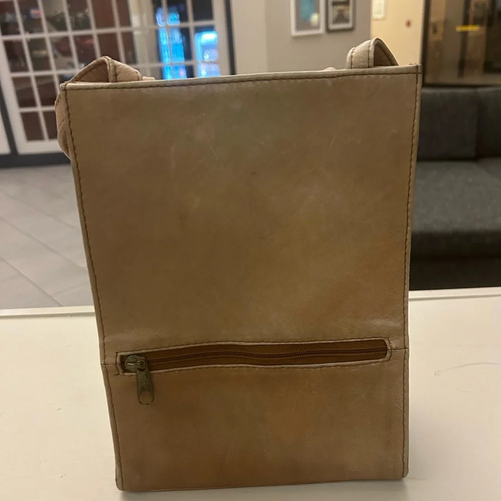 Vintage Bag Classic Tan Men's Messenger Bag By HOBO InternationalGreat Shape